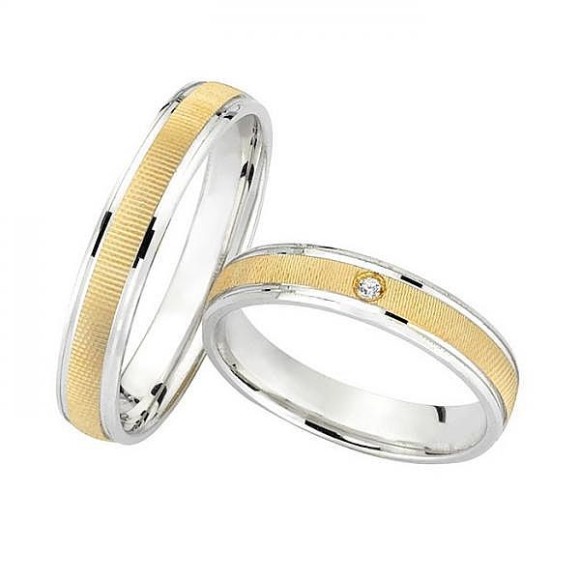 Ζευγάρι βέρες Bonise, δίχρωμες από χρυσό και λευκόχρυσο 14 καρατίων, η γυναικεία με διαμάντι. Σχέδιο f3817