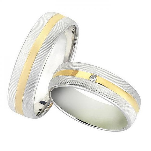 Ζευγάρι βέρες Bonise, δίχρωμες από χρυσό και λευκόχρυσο 14 καρατίων, η γυναικεία με διαμάντι. Σχέδιο f3821