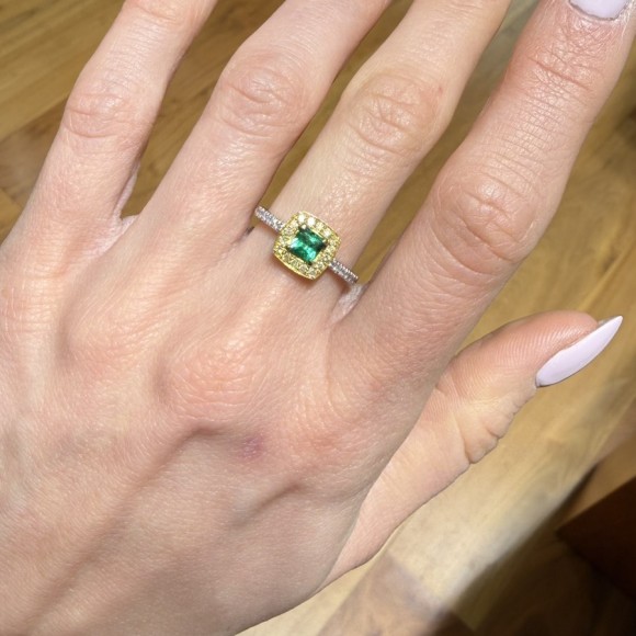 Δαχτυλίδι με διαμάντια και σμαράγδι 0.37ct