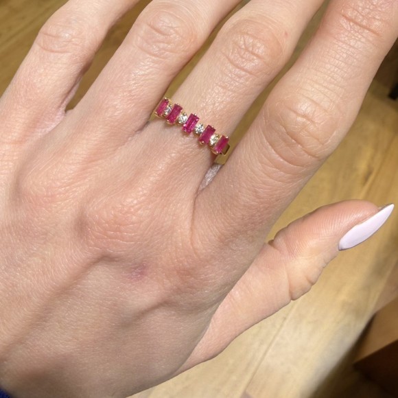 Δαχτυλίδι σειρέ με ρουμπίνια και διαμάντια