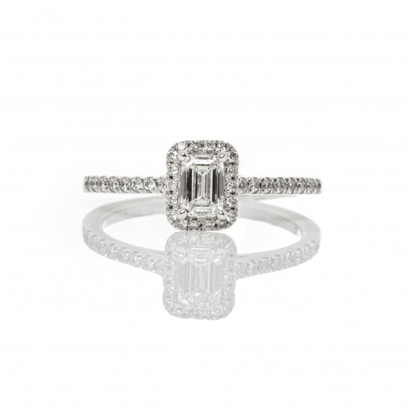 Δαχτυλίδι emerald cut με διαμάντια 0.67ct