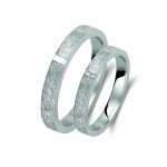 Ζευγάρι βέρες λευκόχρυσες 14 καρατίων, η γυναικεία με πέτρα ζιργκόν. Σχέδιο 378b-ba