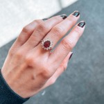 Δαχτυλίδι ροζέτα δάκρυ με ρουμπίνι (2.04ct)