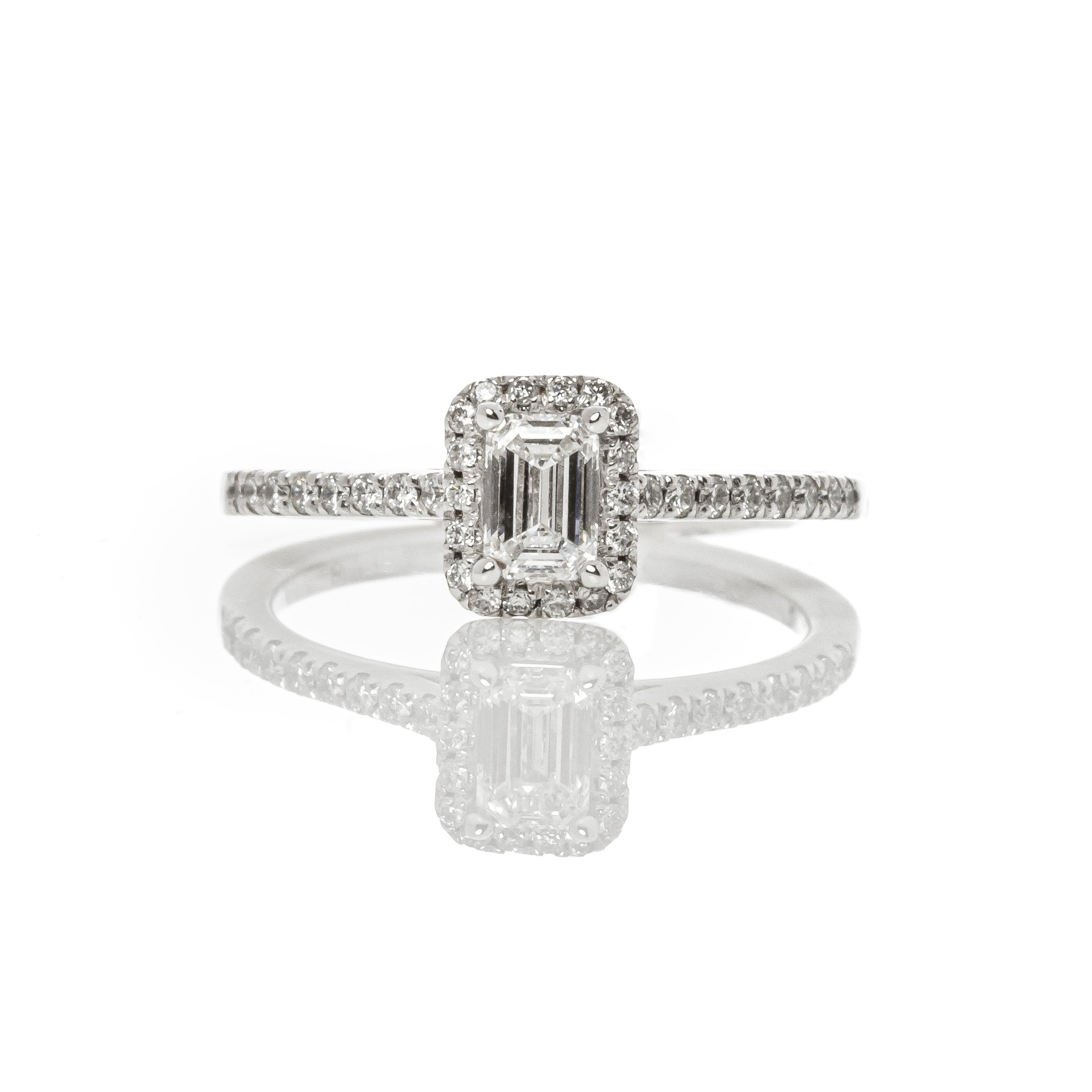Δαχτυλίδι emerald cut με διαμάντια 0.67ct