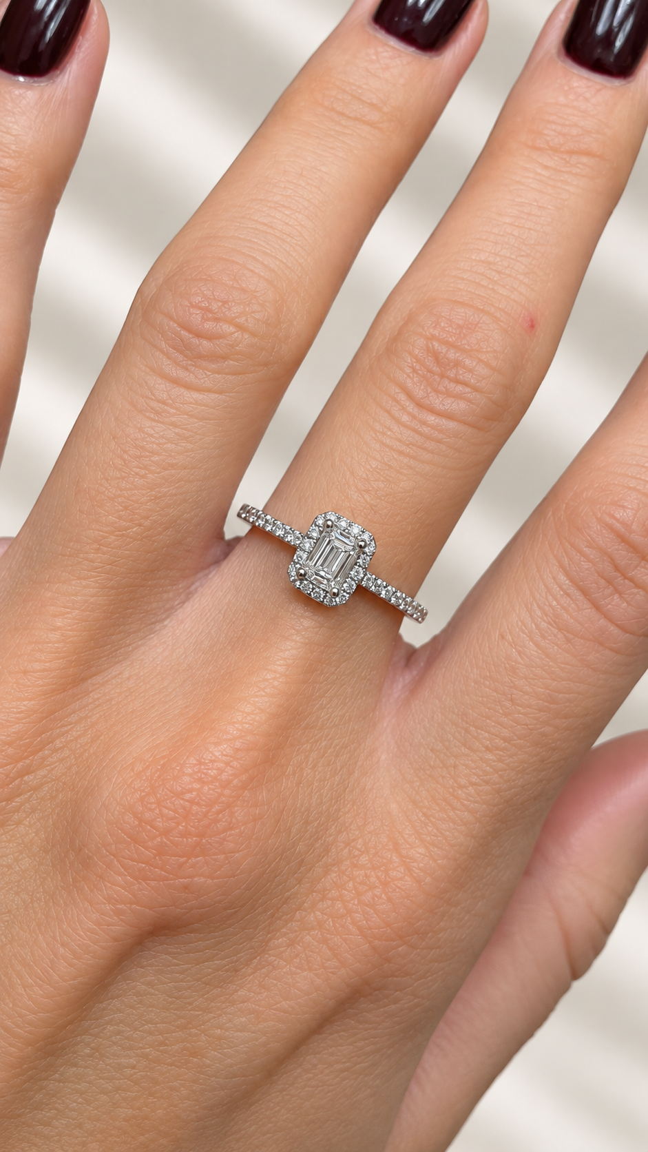Δαχτυλίδι emerald cut με διαμάντια 0.67ct