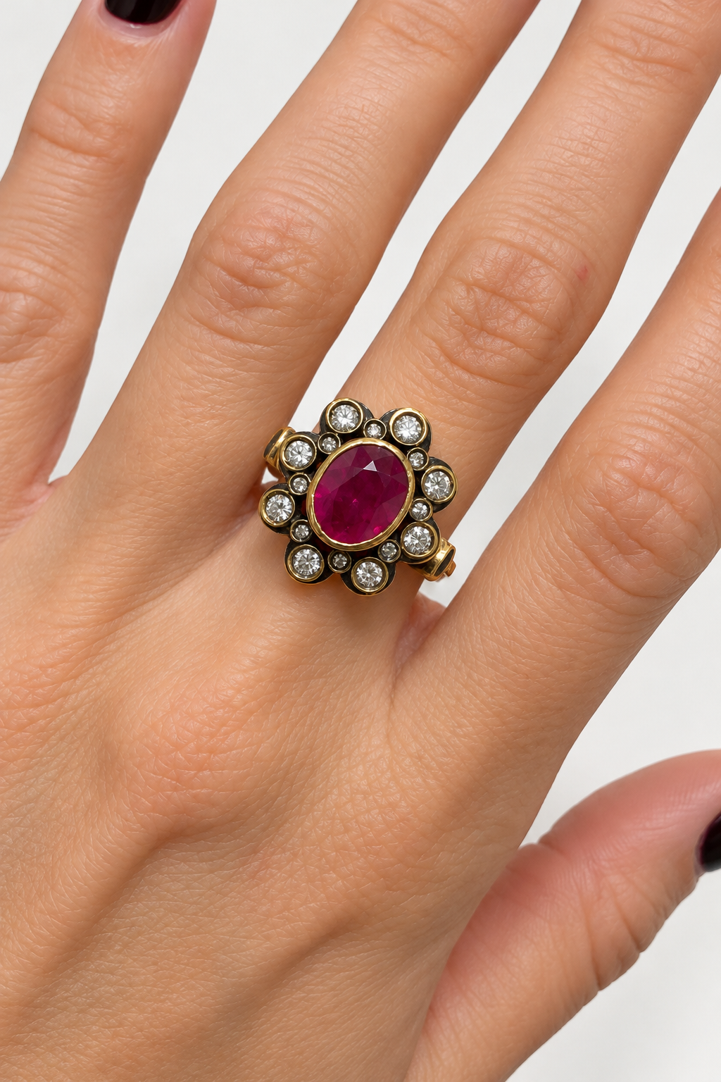 Δαχτυλίδι vintage 18kt με διαμάντια και ορυκτό ρουμπίνι