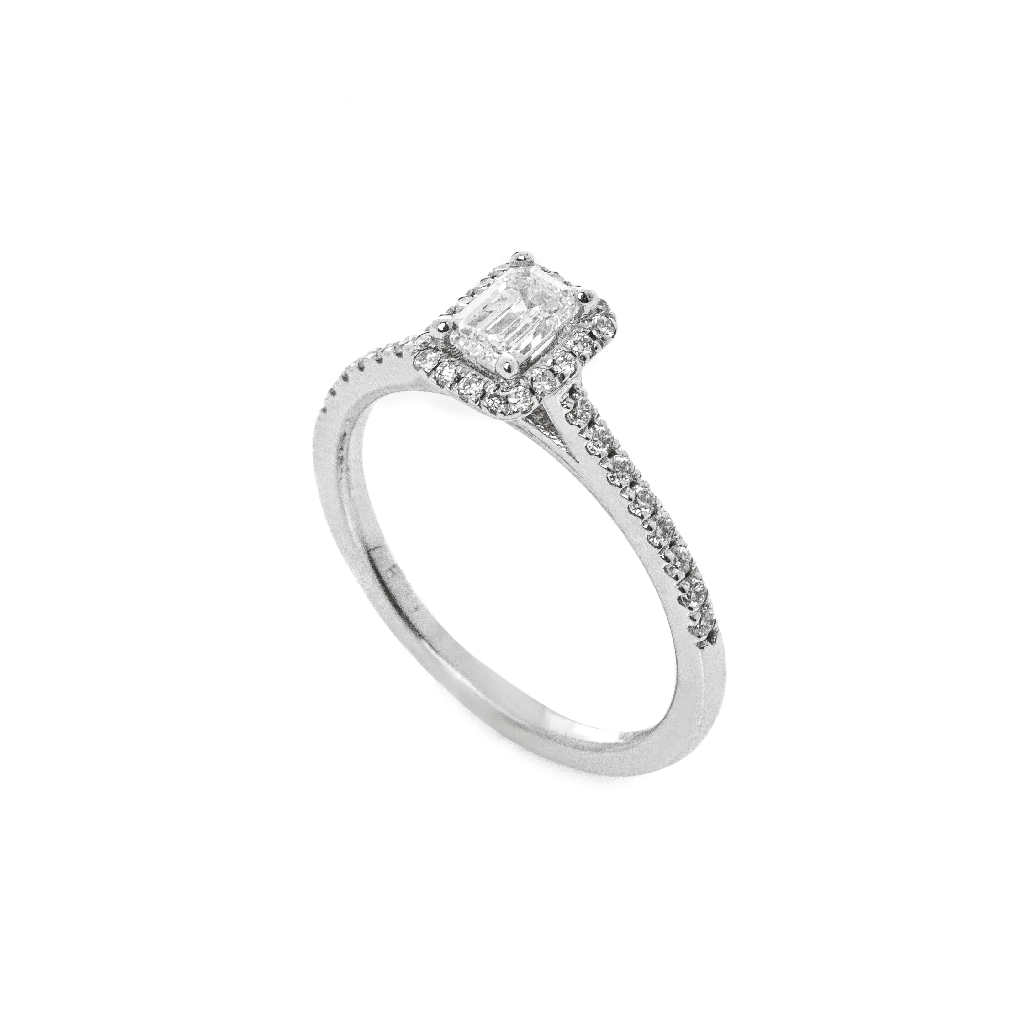 Δαχτυλίδι emerald cut με διαμάντια 0.67ct